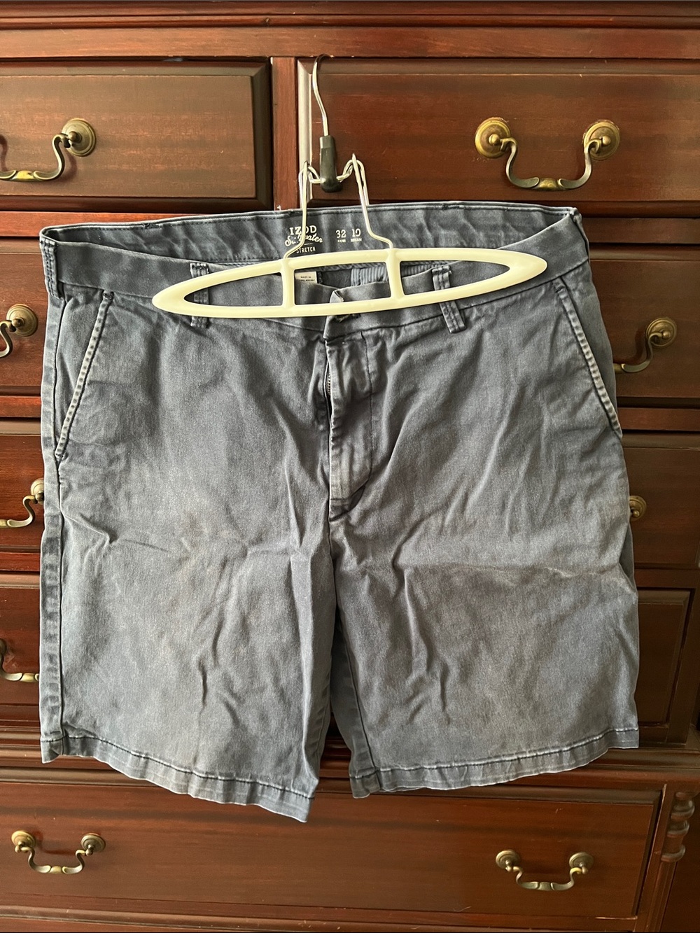 Izod Men's Slate Gray Flat Front Cotton Shorts